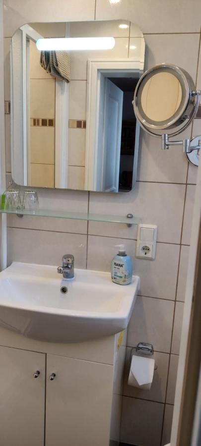 Ferienwohnung Im Rohrdachhaus فاستروم المظهر الخارجي الصورة